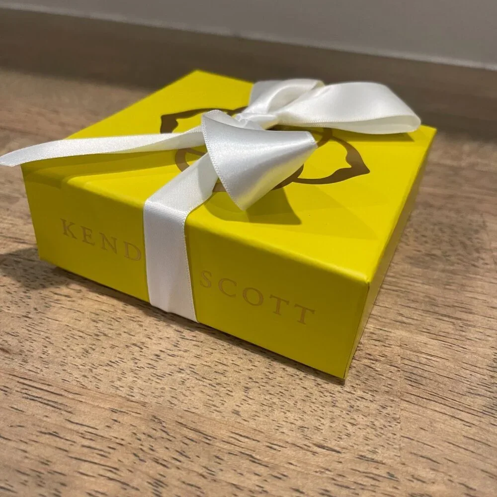 Kendra Scott Cheer Gold Short Pendant Necklace - Picture 6 of 8